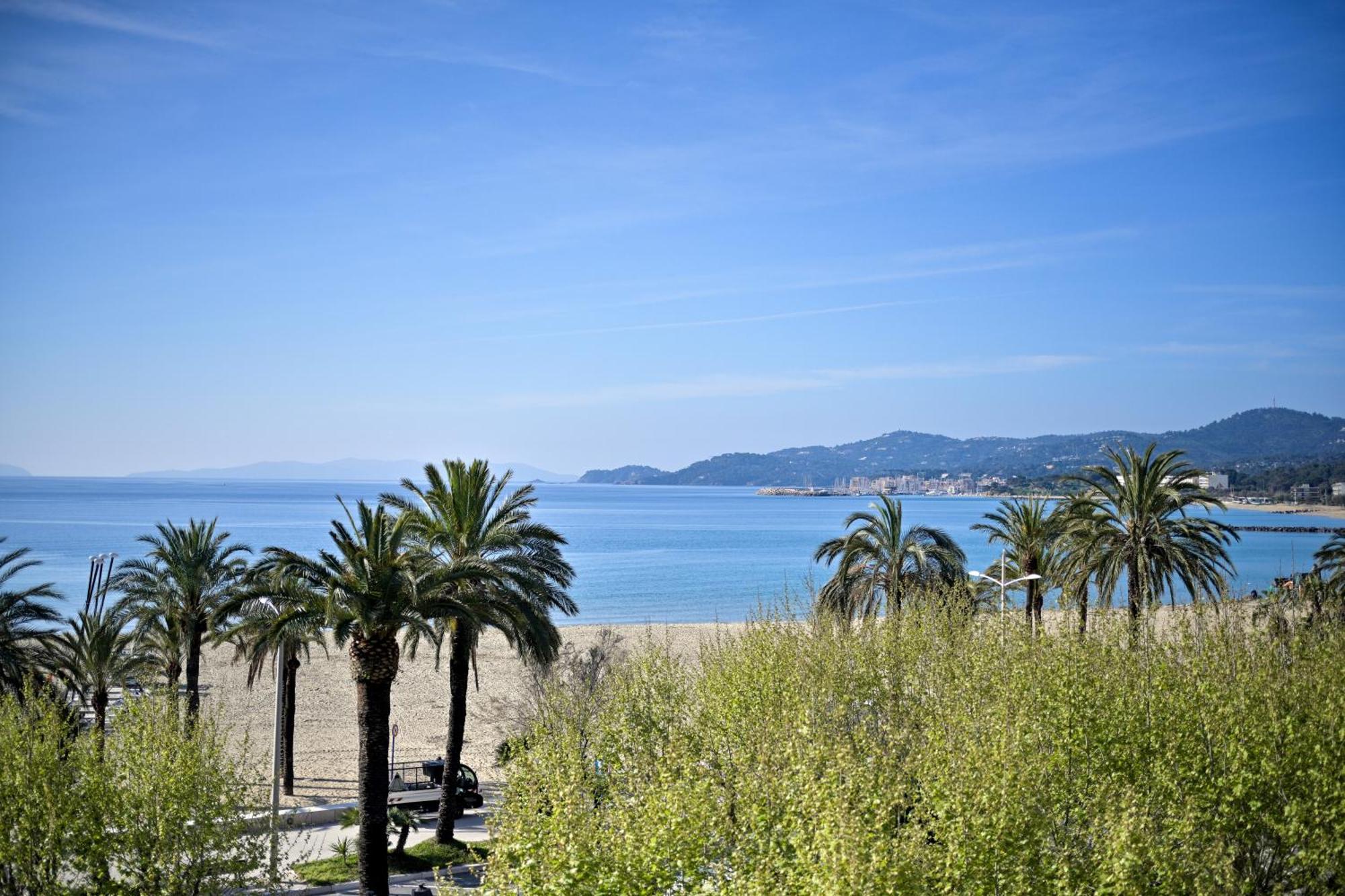 Hotel Espadon Bleu Le Lavandou Bagian luar foto
